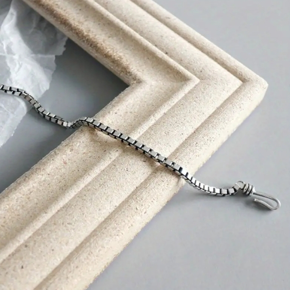 Vintage Inspired Silver Box Chain Bracelet - Picture 4 of 9